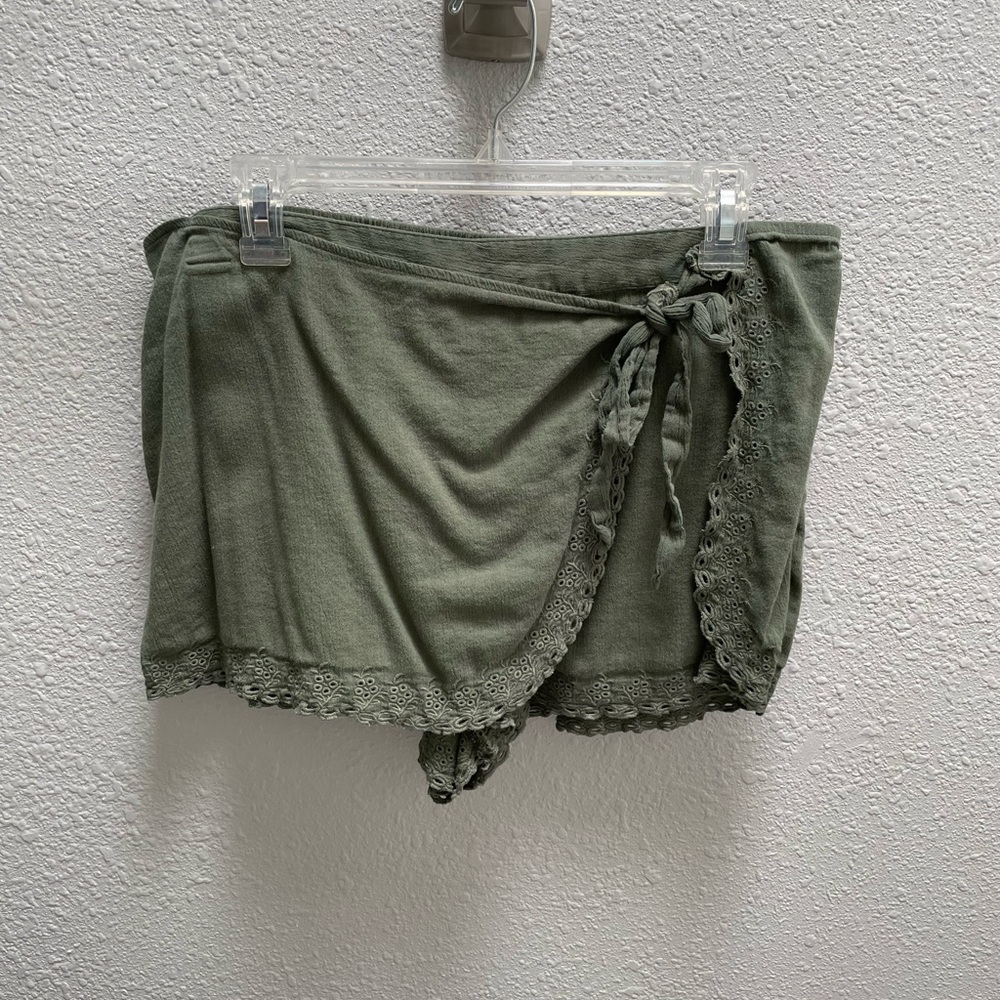 ❤️‍🔥3/$15❤️‍🔥 Aerie Skort - Size L - Olive Green - GUC